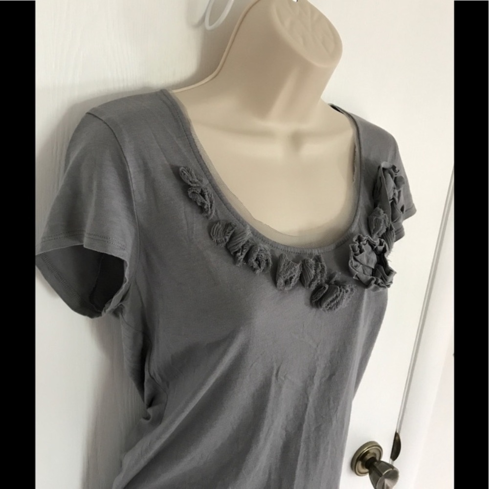 NWOT Grey flower top banana republic size medium M - Picture 3 of 4